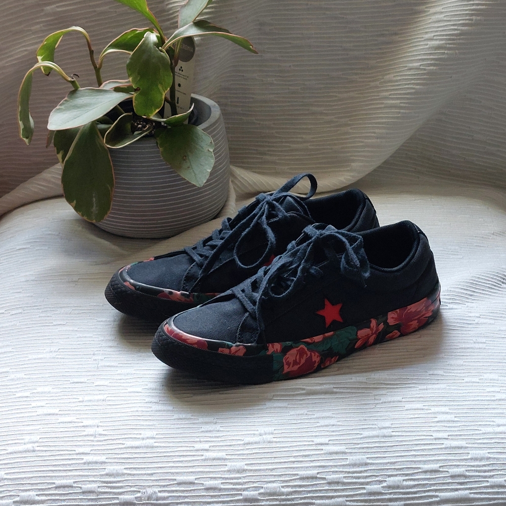 Black and Red Converse Sneakers Size 4 - Picture 11 of 13